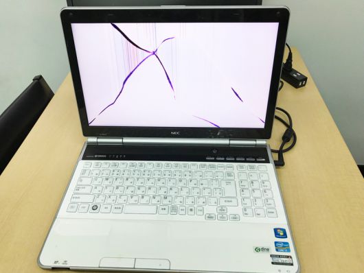 NEC LaVie 画面が割れた 液晶パネル交換修理しました。 - パソコン修理