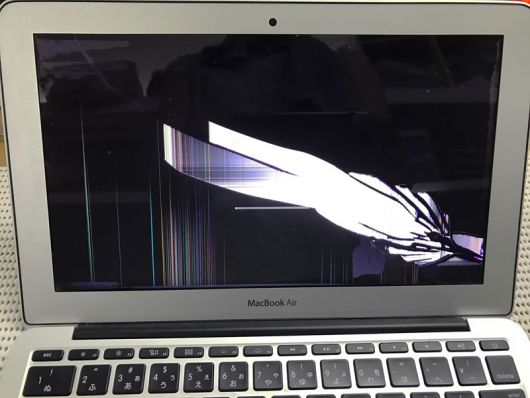 液晶画面割れ MacBookAir 修理しました。 - パソコン修理専門店