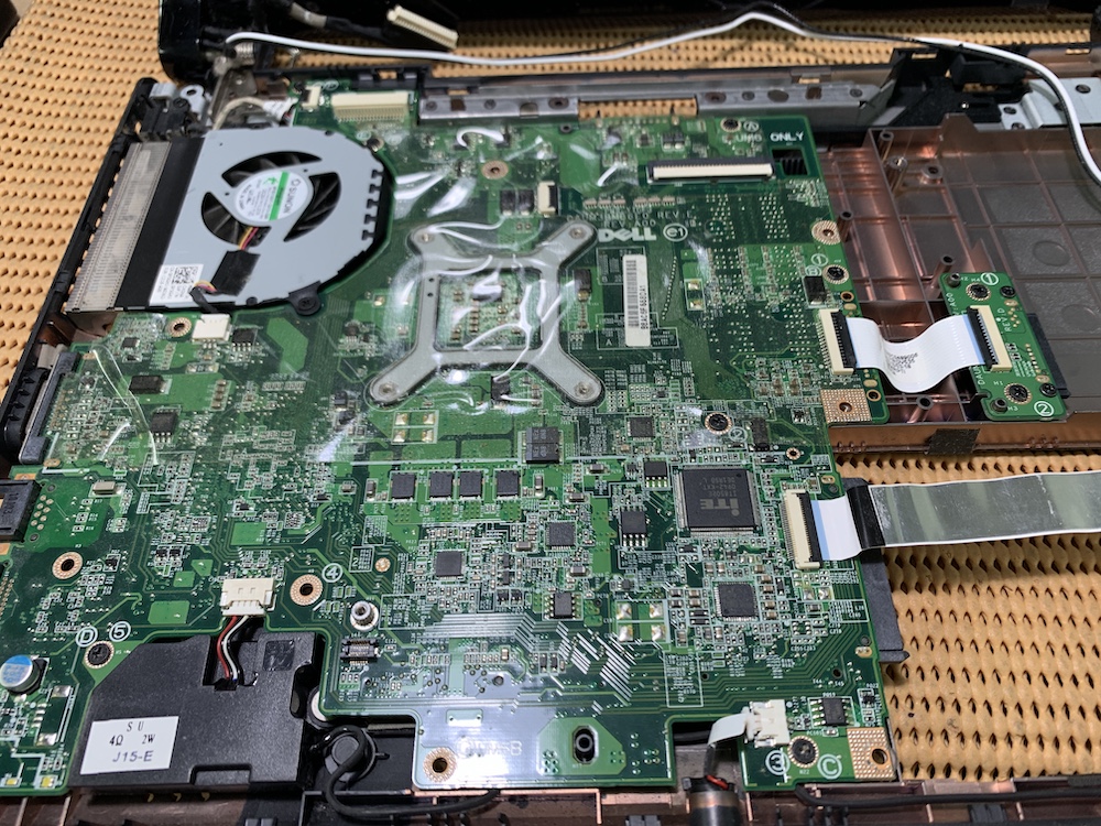パソコンが熱い！ファンがフル回転！CPU換装 温度が高い 清掃 修理しま