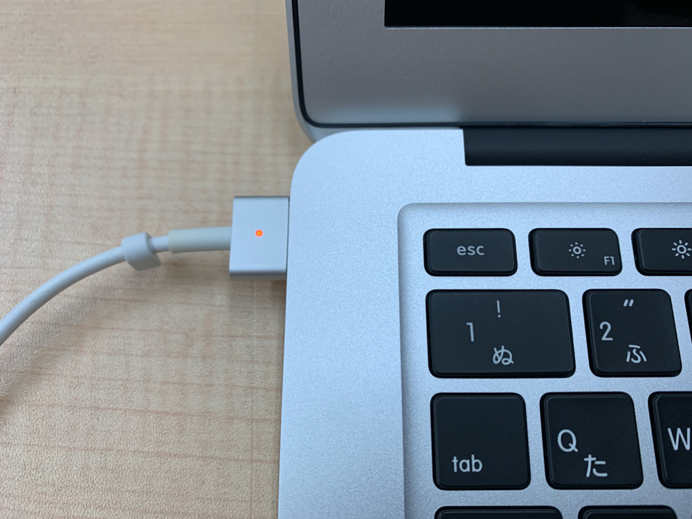 Macbook Air 13-inch 2017  不良箇所有り