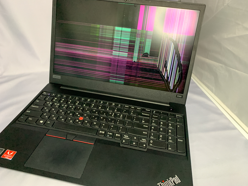 Lenovo ThinkPad E585 液晶パネルが割れた 交換修理しました 