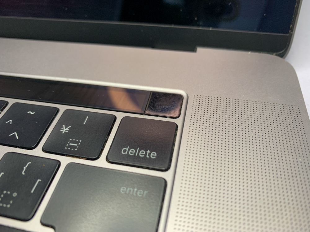 MacBook Pro 電源が入らない オンボードSSDデータ復旧しました