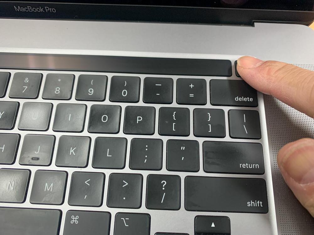 MacBook Pro 13inch シルバー(画面割れの為修理必要) - 京都府のその他