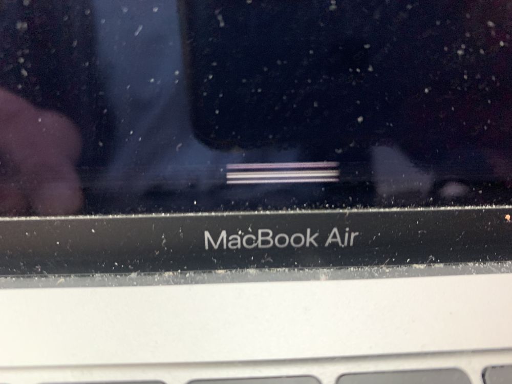 MacBook Air画面に横線が入る 液晶ディスプレイ交換 修理しました