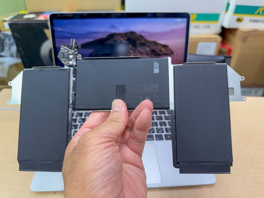 MacBook Air 2019 社外品バッテリーへの交換作業