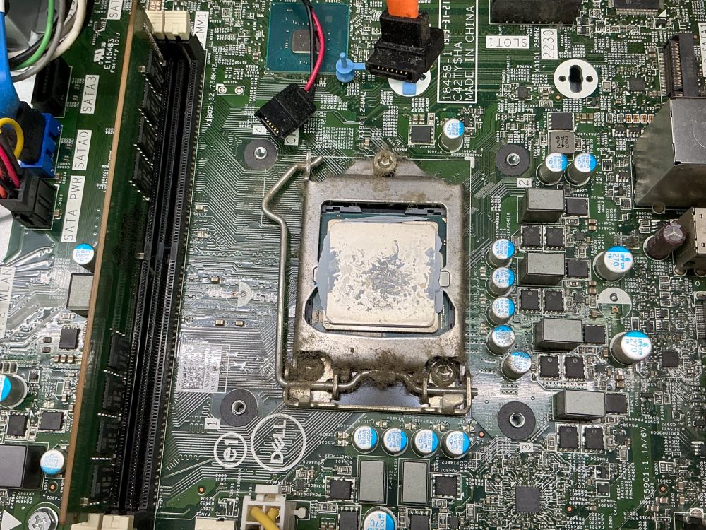 乾燥したCPUグリスの状態 Vostro3470